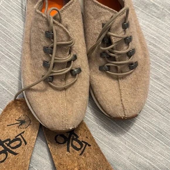 OTBT Women's Beige Courier Sneakers - Picture 10 of 11